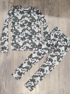 Cuddl Duds Camo Pajama Set Sizr Medium
